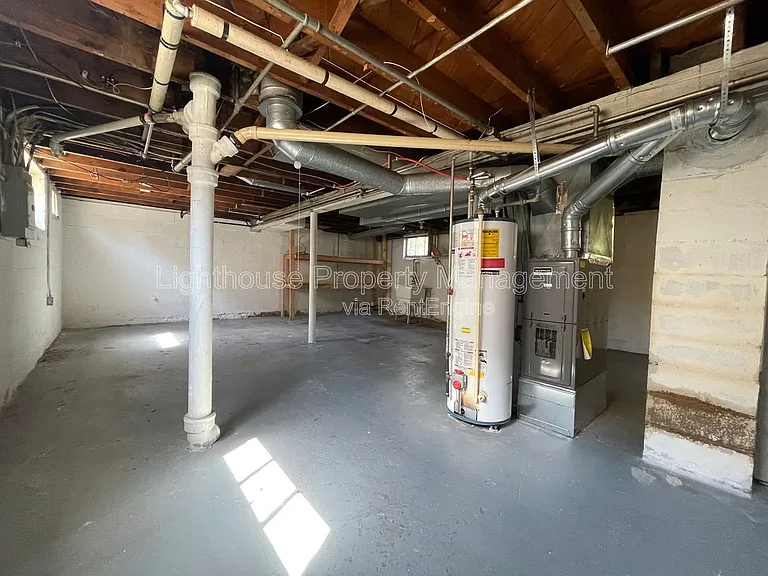 146 Lawrence St NE — Photo 13