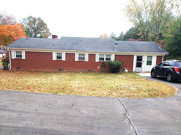 5th image of 610 Maple Ln