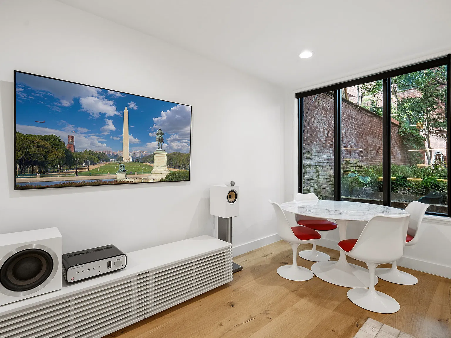 1 bed, 750 sqft, $6,030 — Photo 3