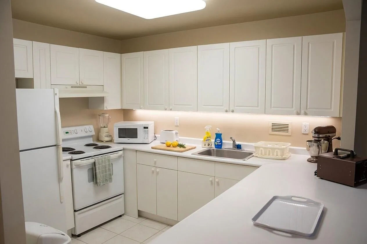 Studio, 1.0 bath, 760 sqft, $4,999 — Photo 2