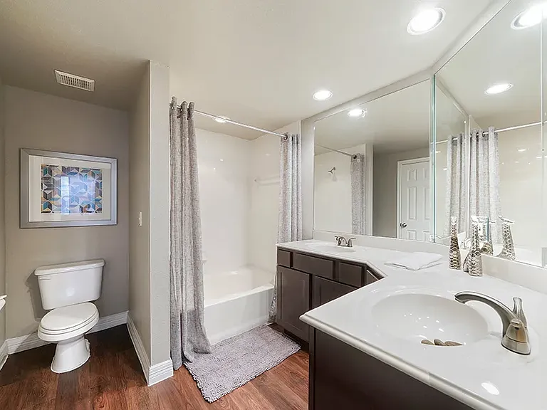 River Pointe Apartments — Photo 27