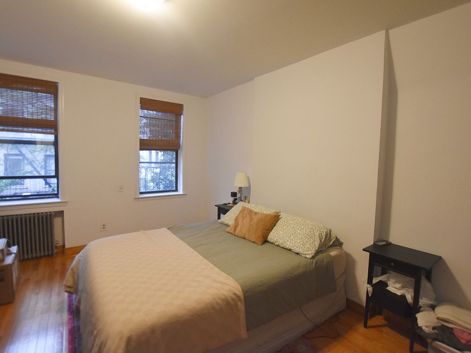 2nd image of 7 Cornelia St APT 3C