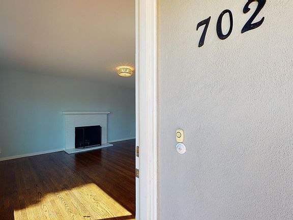 4th image of 702 N Humboldt St