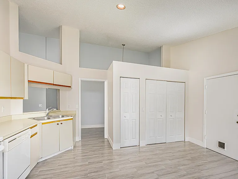5148 Rosen Blvd — Photo 11