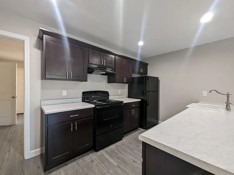 2230 Lyon St — Photo 4