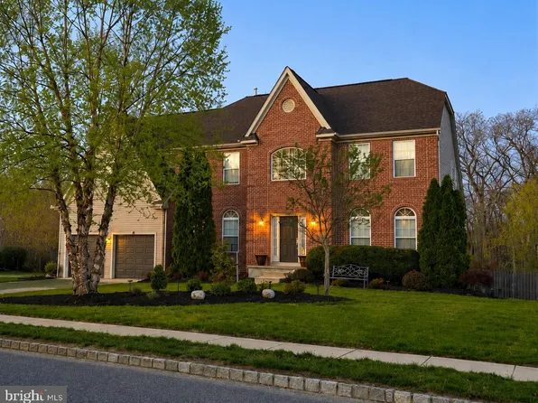 135 Desilvio Dr, Sicklerville, NJ 08081