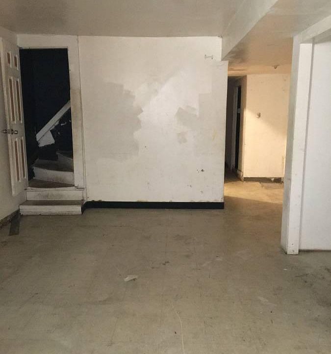 2nd image of 31 E 21st St