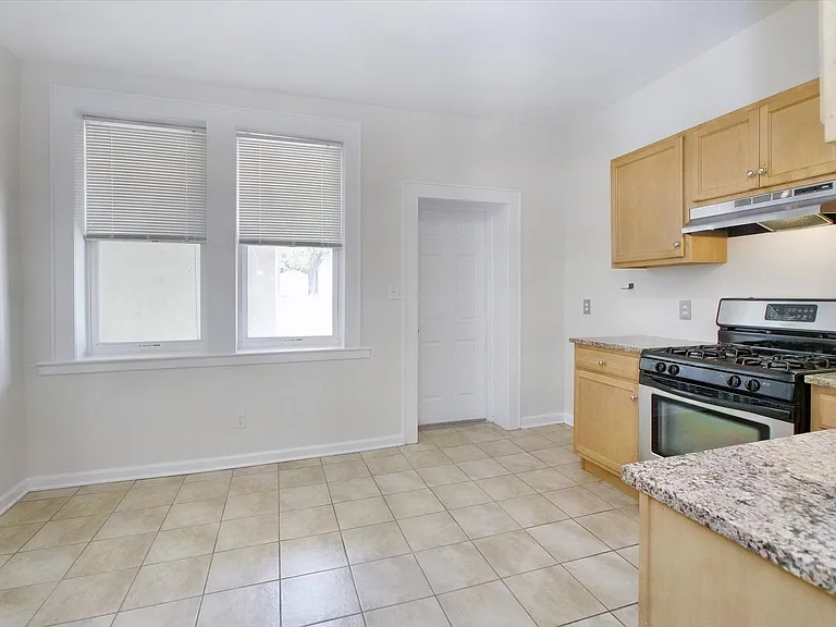 80 Pine St #2 — Photo 11
