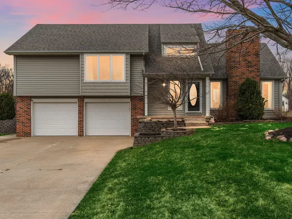 411 Forest View Dr, Valparaiso, IN 46385