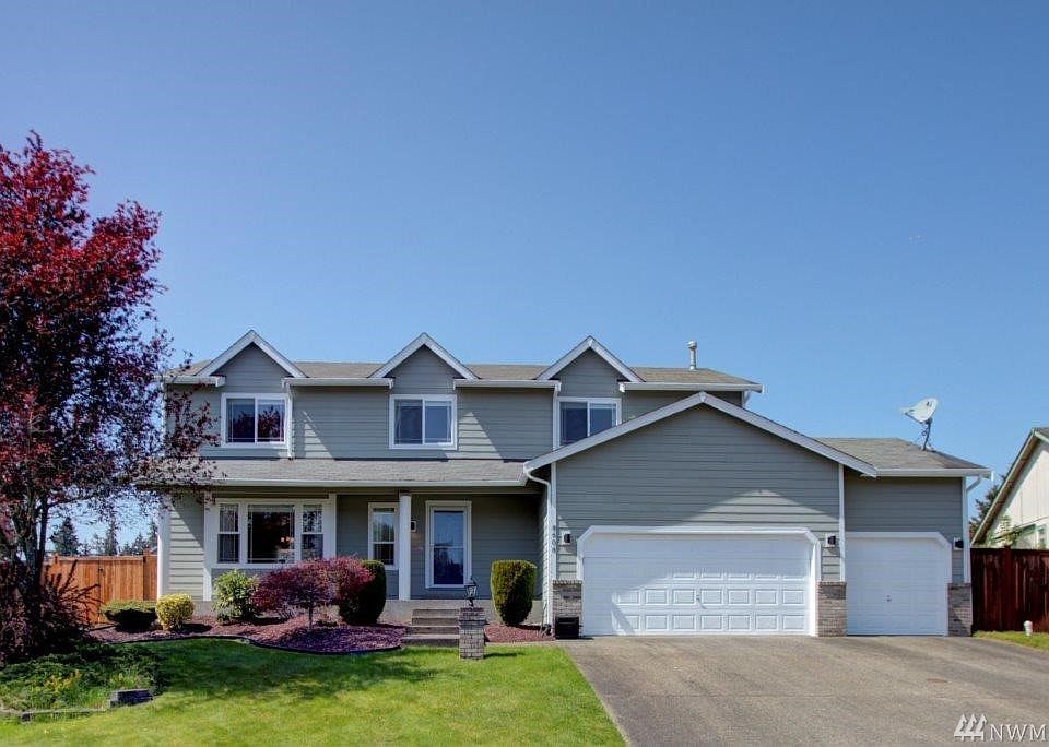 Front of Home located on Cul-de-sac.  3 car garage. 