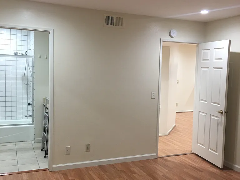 345 N Jackson St #305 — Photo 5