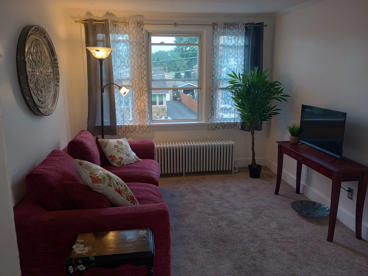2 bed, 1833 sqft, $2,150 — Photo 2
