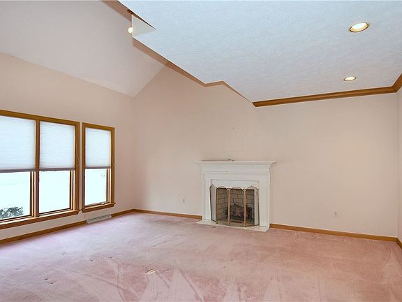 3rd image of 1811 N Villa Dr