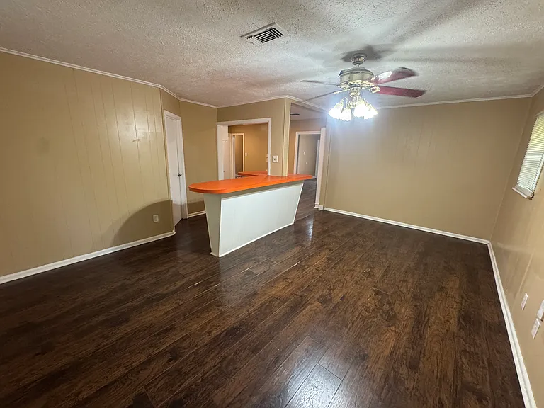 5525 Anderson St — Photo 26