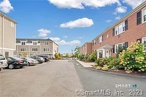747 N Main St #B2