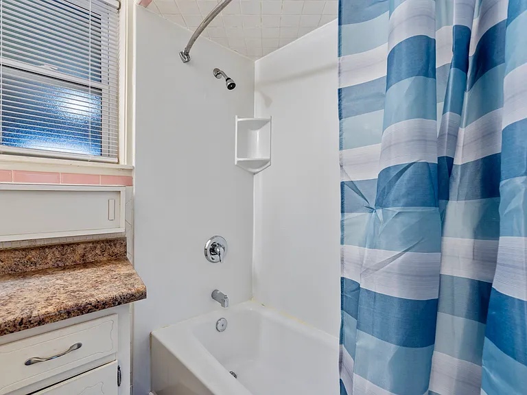 936 E Walnut St #1 — Photo 25