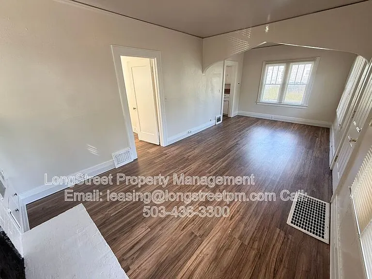 588 Knapps Pl NE — Photo 8