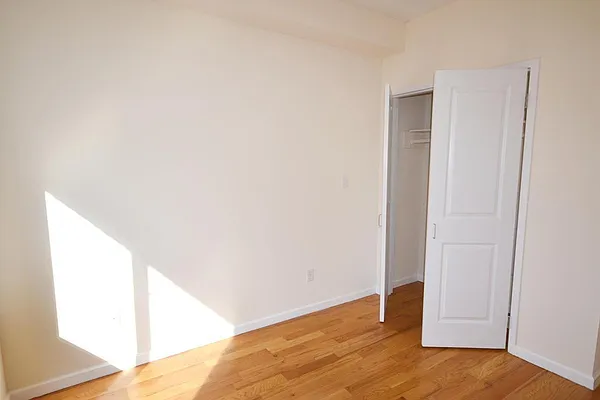 Rented by Evergreen Apartments BK | media 6