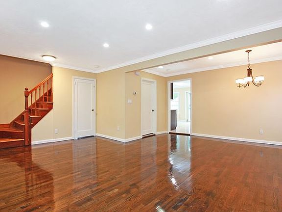 3rd image of 314 Tulip Ave