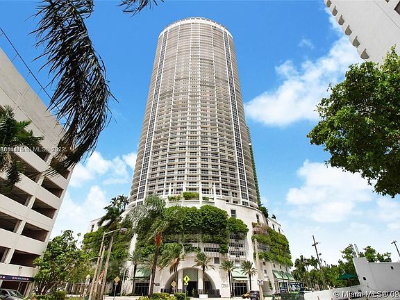 2nd image of 1750 N Bayshore Dr APT 4609