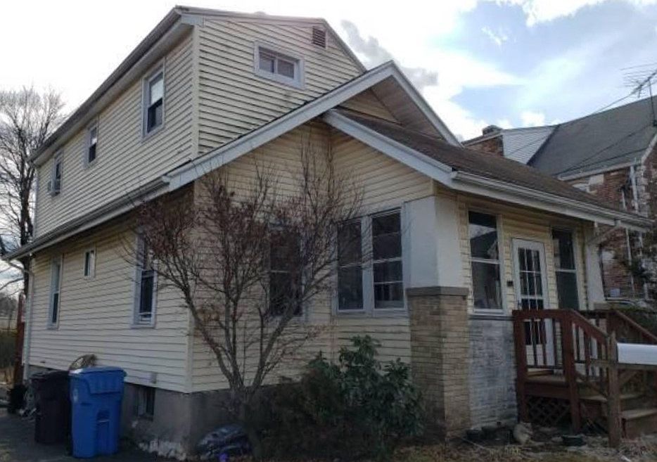 2nd image of 205 Belden St