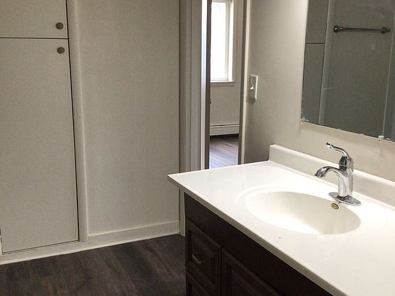 4th image of 406 Bjornson St APT 8