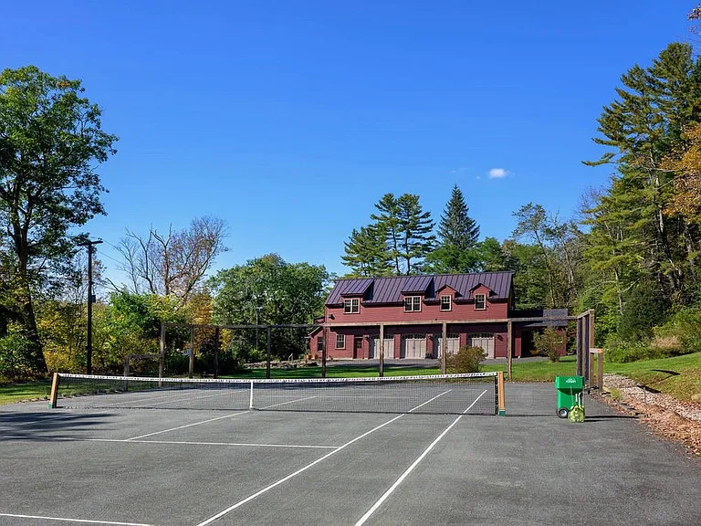 28 Old Route 9 — Photo 4