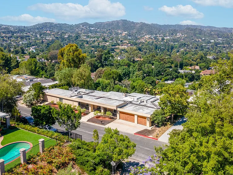 4321 Clear Valley Dr — Photo 63