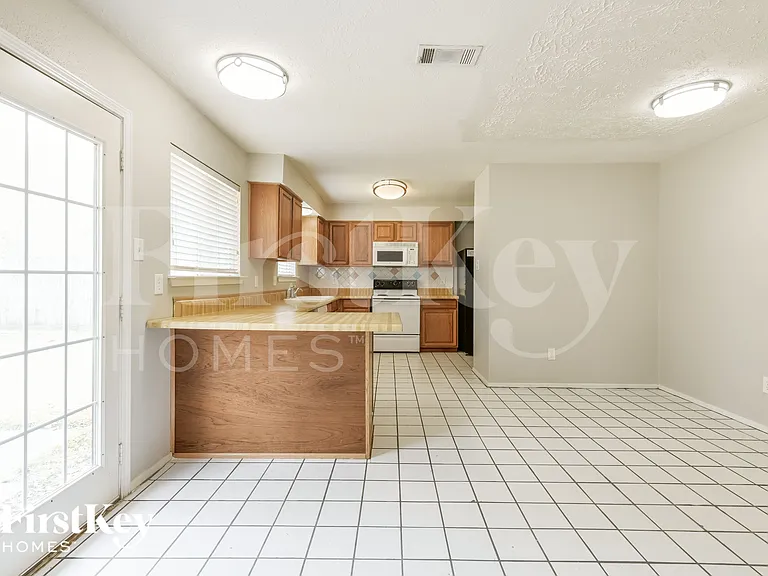 22234 Waynegate Dr — Photo 9