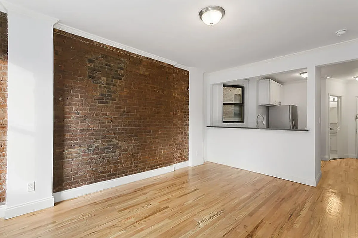 266 Elizabeth St — Photo 4