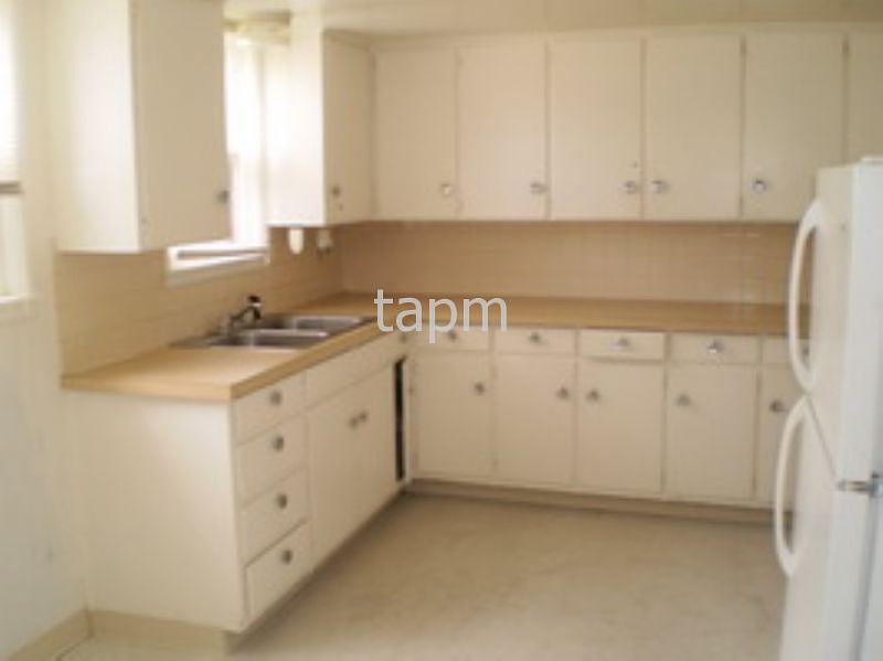 2nd image of 719 20th St APT 5