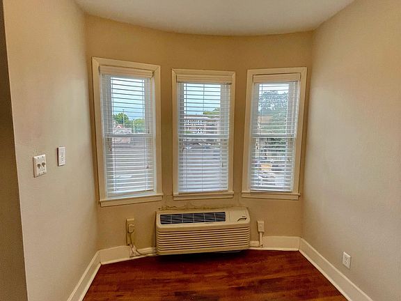 4th image of 3713 Summit St #303
