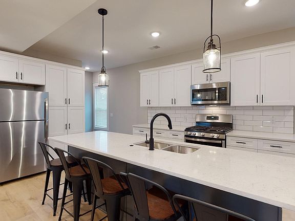 5th image of 1418 Sigsbee St SE #4B-3BA-1700SQFT