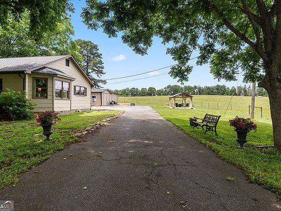 3rd image of 1038 Stringer Rd