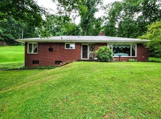 318 Sugar Run Rd, Eighty Four, PA 15330