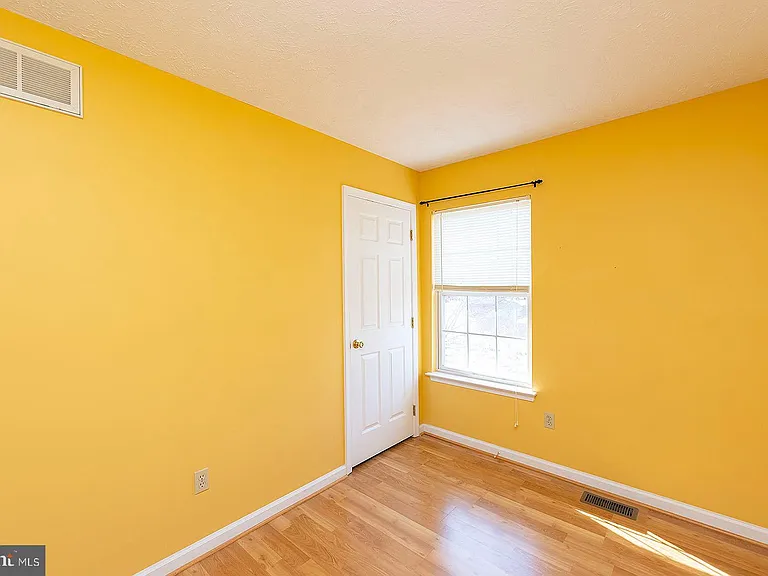 304 Chatham Sq — Photo 15