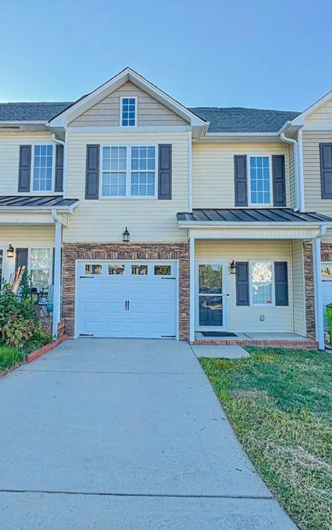 Charming Townhome in Clemmons — Photo 1