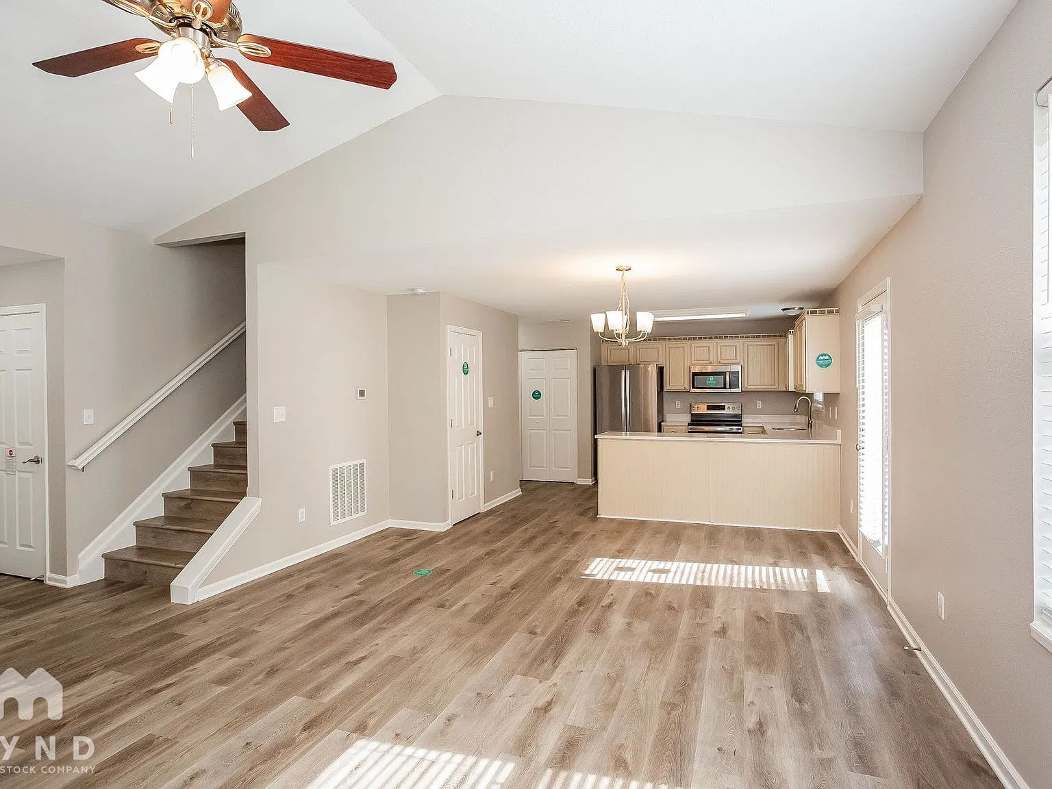3 bed, 2.5 bath, 1619 sqft, $1,945 — Photo 4