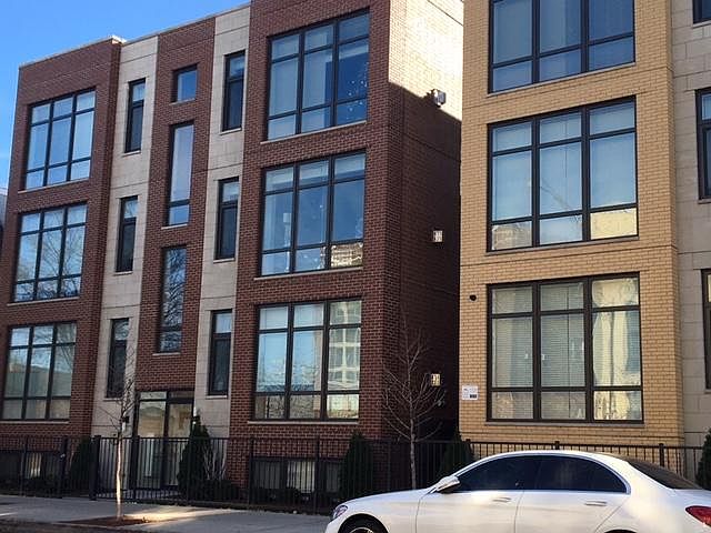 1st image of 3644 W Montrose Ave APT 2W