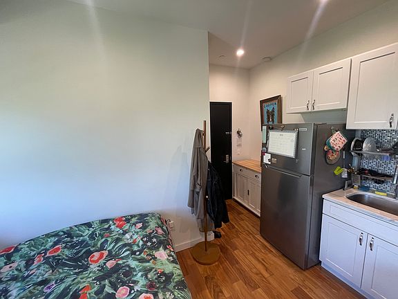 5th image of 409 Knickerbocker Ave #5