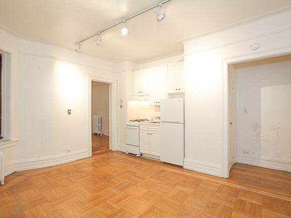 2nd image of 111 W 16th St APT 3L