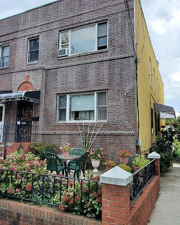 1st image of 2335 23rd St