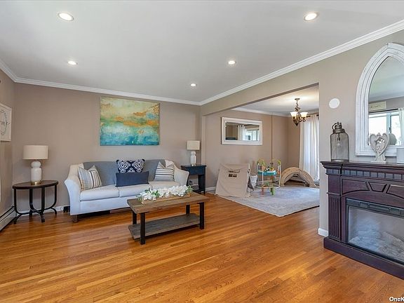 4th image of 115 Roy St