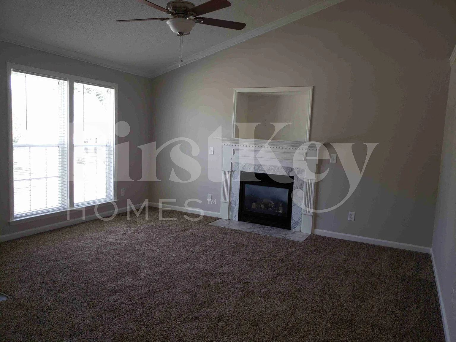 3 bed, 2.0 bath, 1221 sqft, $2,120 — Photo 3