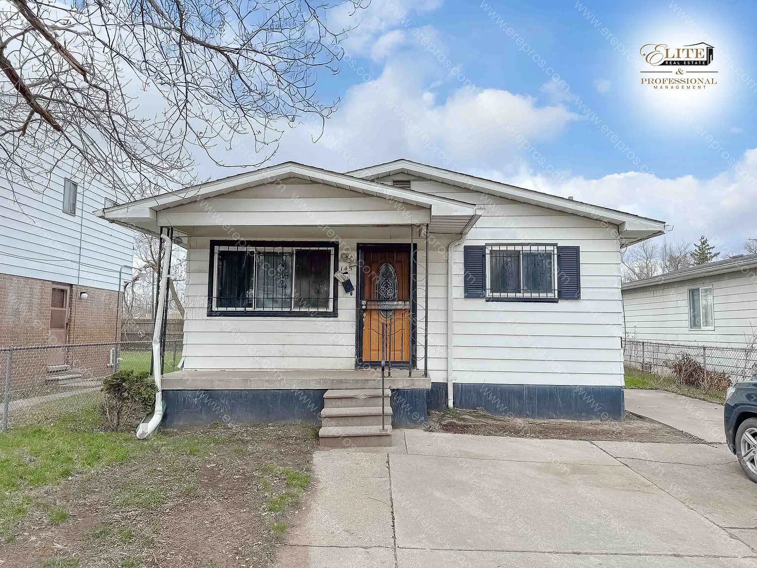 3 bed, 918 sqft, $1,000 — Photo 1