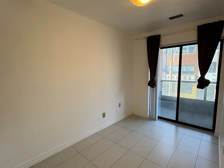 603 Gerrard St E #2 — Photo 13