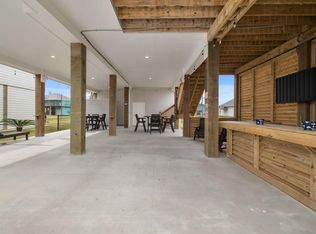 991 Seadrift Dr, Crystal Beach, TX 77650