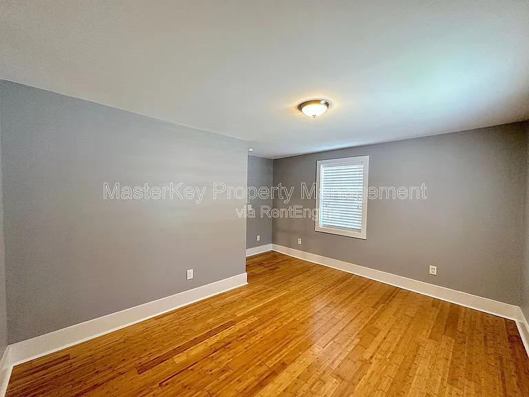 212 S State St — Photo 8