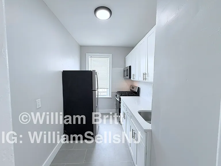 9 Bentley Ave #15 — Photo 4