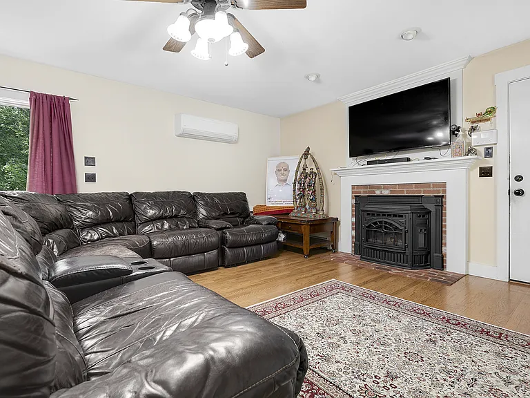 13 Andrew Ave — Photo 25
